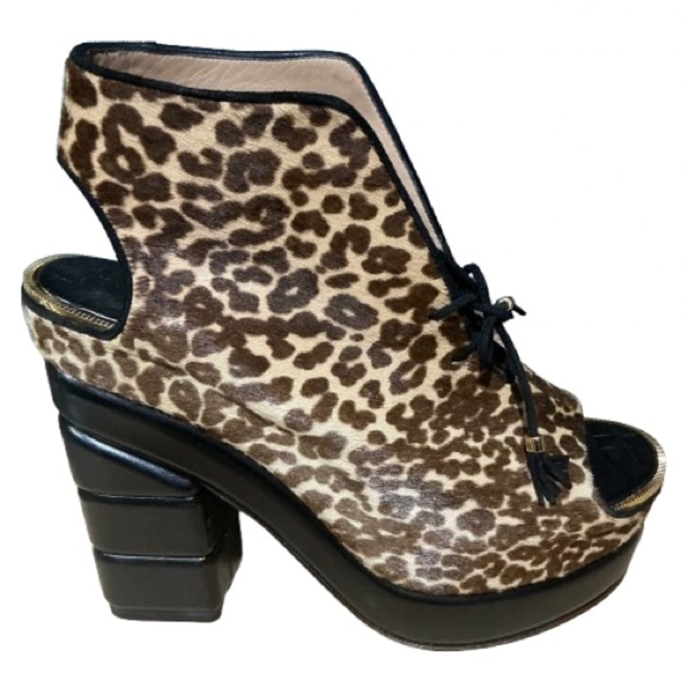 Salvatore Ferragamo Authentic Laconia High Heeled Animal Print Booties 9.5 - Picture 2 of 11
